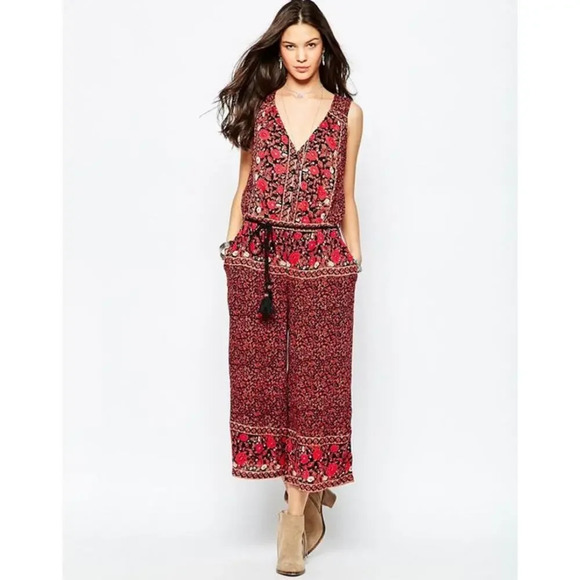 FREE PEOPLE Red Black Boho Open Back Culotte Jumpsuit Size Small Floral 70s - Picture 1 of 7